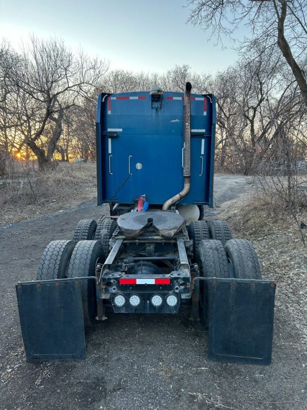 2005 Kenworth T600 - Image 4