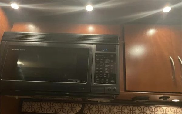 2011 THOR MOTOR COACH SERRANO 31X - Image 6