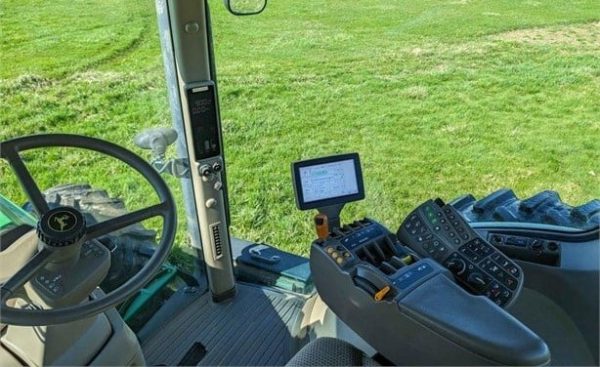 2011 JOHN DEERE 7215R - Image 7