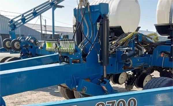 2004 KINZE 3700 - Image 7
