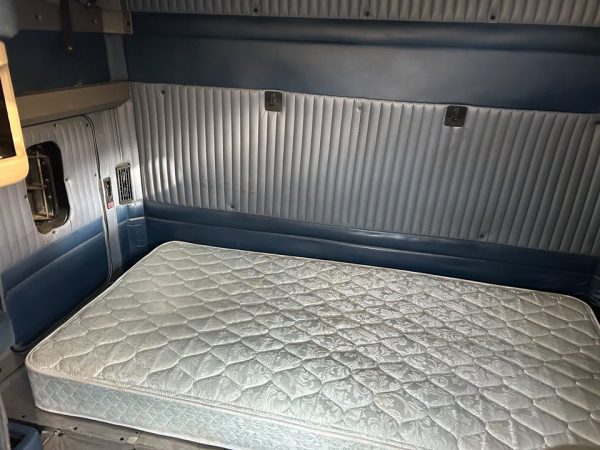 2005 Kenworth T600 - Image 7