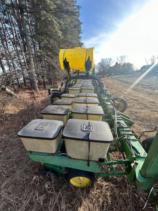 2006 John Deere 7100 - Image 8