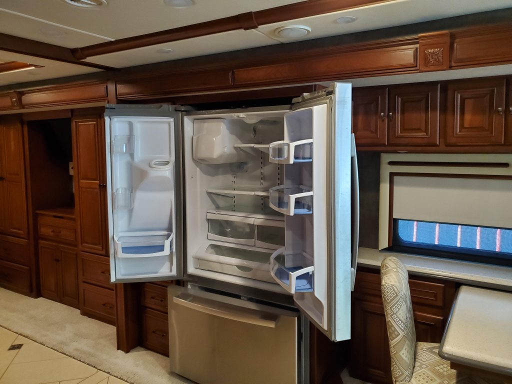 2014 Winnebago Tour 42 QD - Image 8