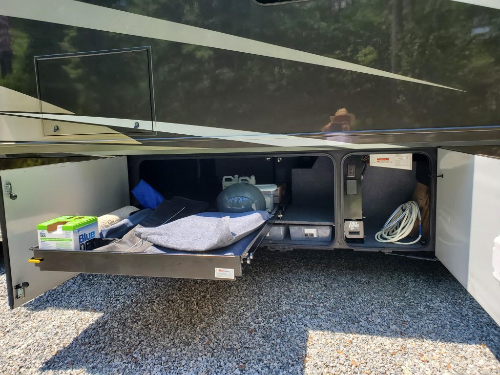 2014 Winnebago Tour 42 QD - Image 10