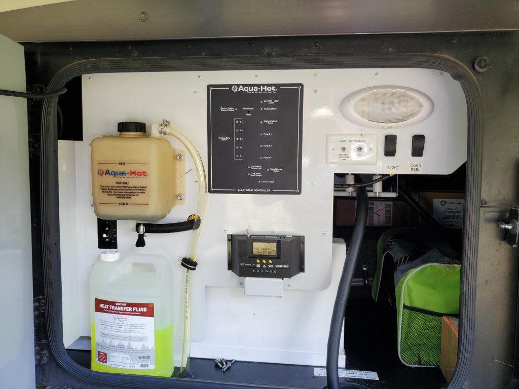 2014 Winnebago Tour 42 QD - Image 11