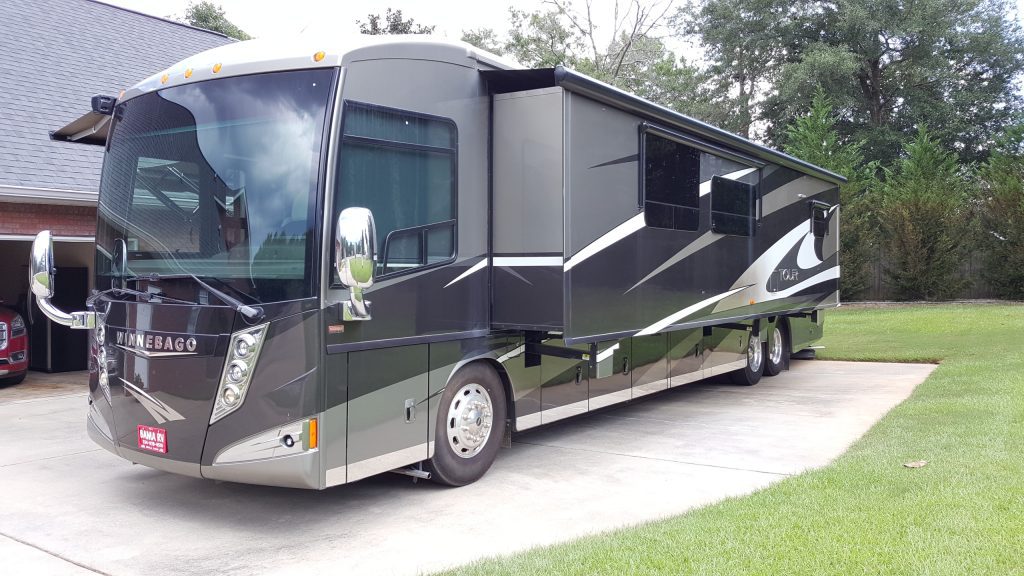 2014 Winnebago Tour 42 QD - Image 6