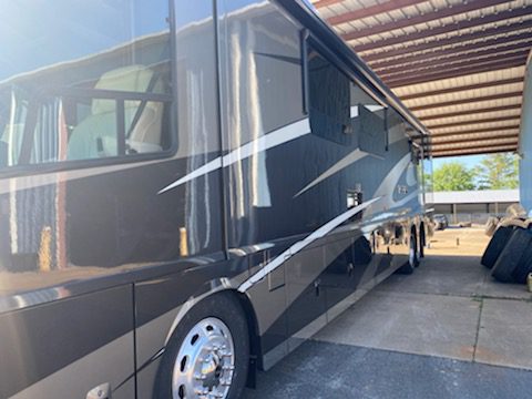 2014 Winnebago Tour 42 QD - Image 5