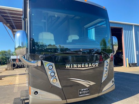 2014 Winnebago Tour 42 QD - Image 2