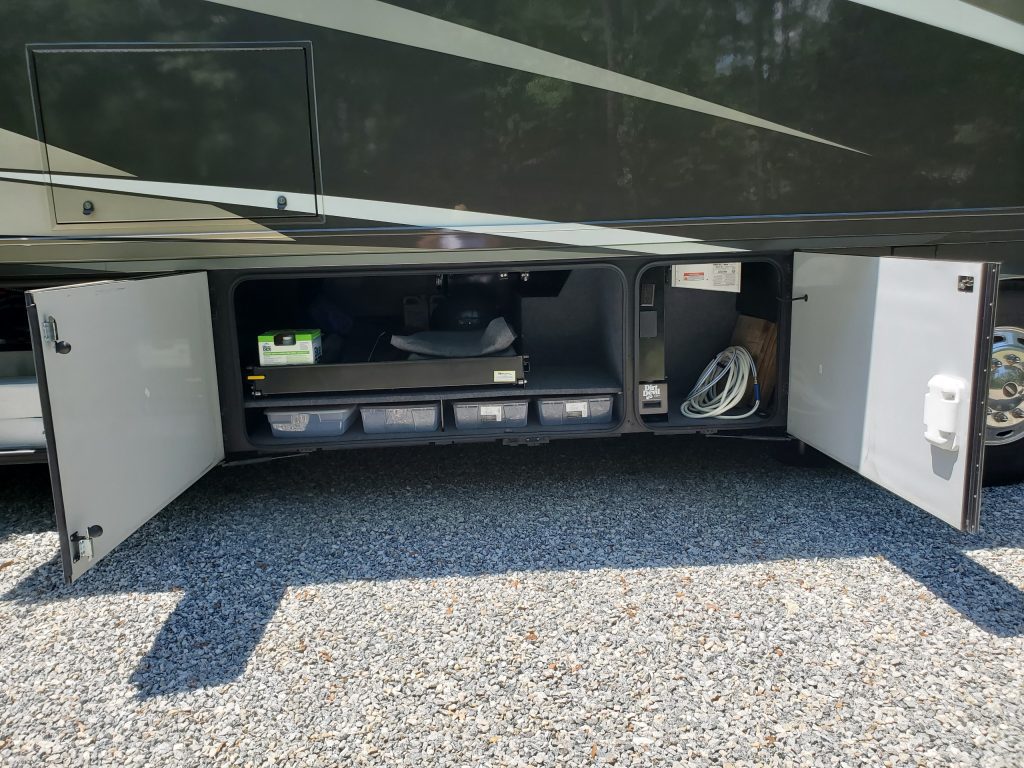 2014 Winnebago Tour 42 QD - Image 21