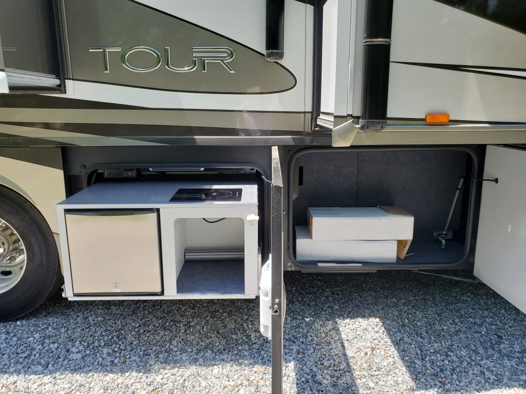 2014 Winnebago Tour 42 QD - Image 22