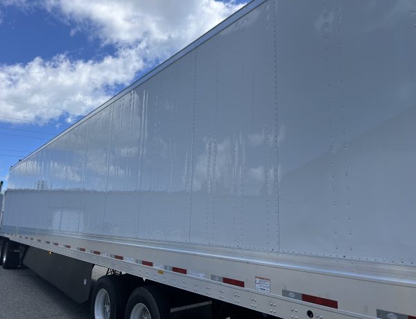 2019 Peterbilt 389 with 2024 Utility Trailer - Image 9