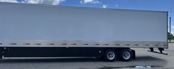 2019 Peterbilt 389 with 2024 Utility Trailer - Image 10