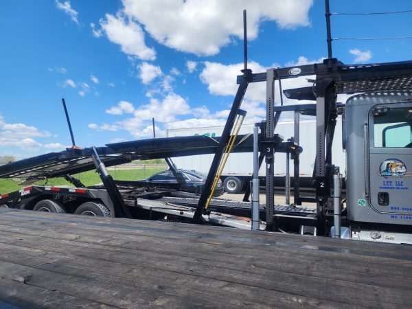 2016 peterbilt 348 car hauler - Image 2