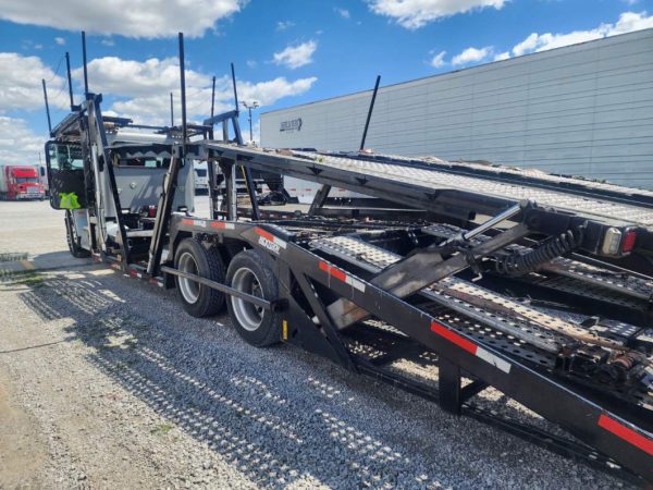 2016 peterbilt 348 car hauler - Image 6