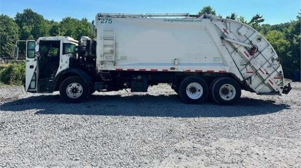 2016 MACK LE613