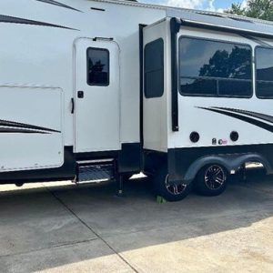 2022 GRAND DESIGN SOLITUDE S CLASS 3740BH-R