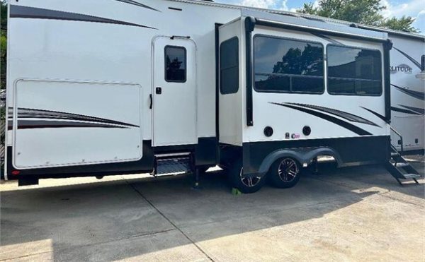 2022 GRAND DESIGN SOLITUDE S CLASS 3740BH-R