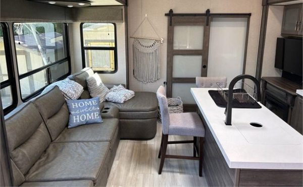 2022 GRAND DESIGN SOLITUDE S CLASS 3740BH-R - Image 15
