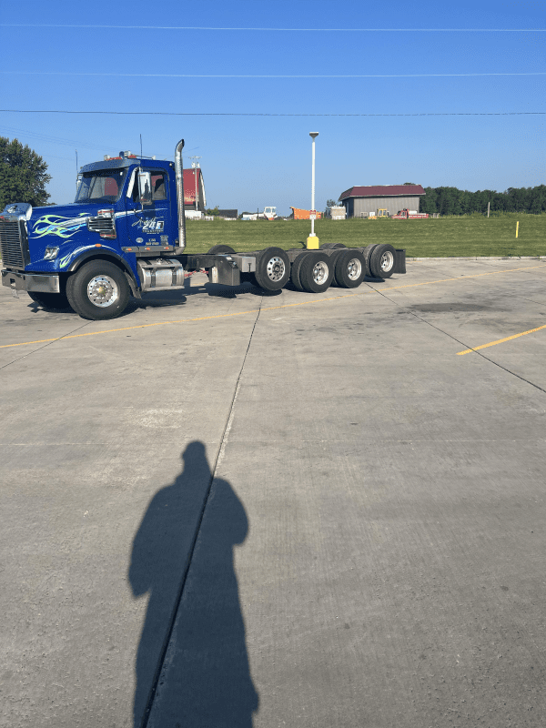 2016 Freightliner - Image 2