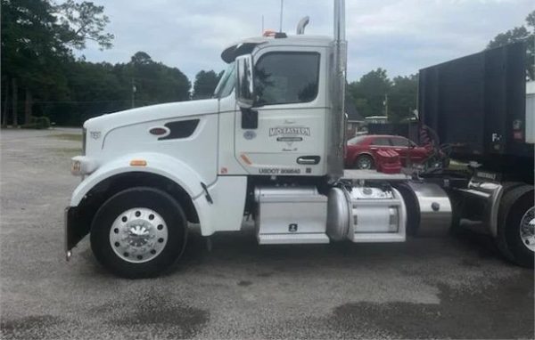 2019 PETERBILT 567 - Image 2