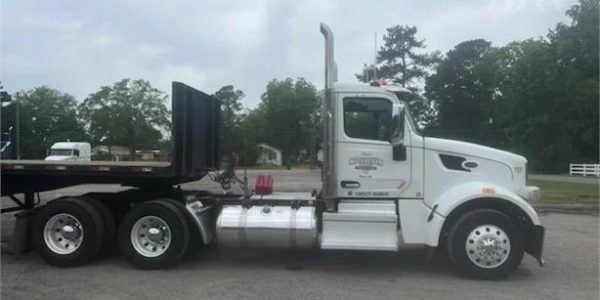 2019 PETERBILT 567 - Image 4