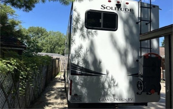 2022 GRAND DESIGN SOLITUDE S CLASS 3740BH-R - Image 6