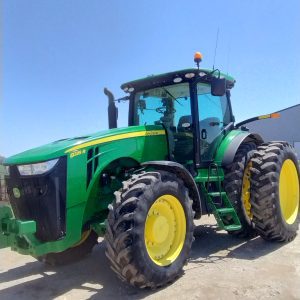 2011 John Deere 8235R