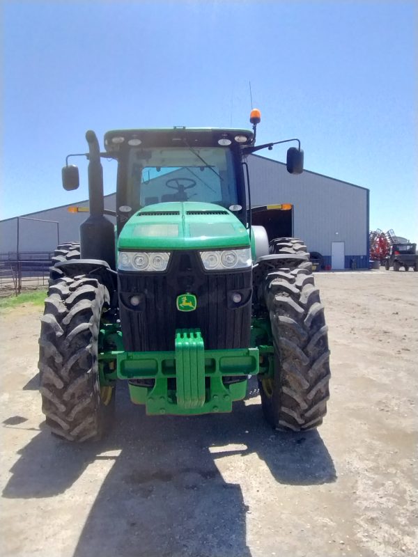 2011 John Deere 8235R - Image 2