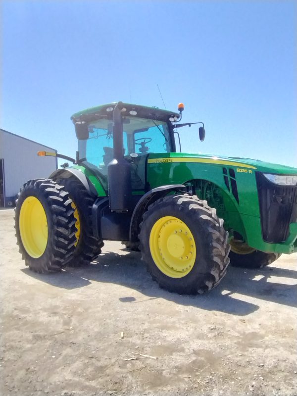 2011 John Deere 8235R - Image 3