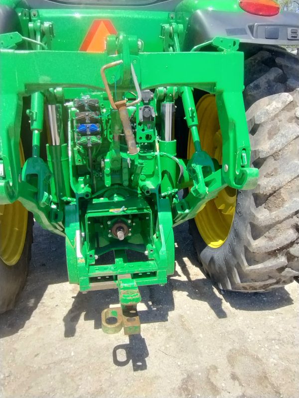 2011 John Deere 8235R - Image 6