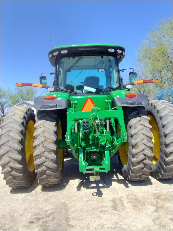 2011 John Deere 8235R - Image 4
