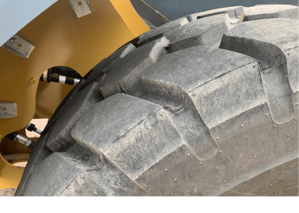 2020 DEERE 644L - Image 13