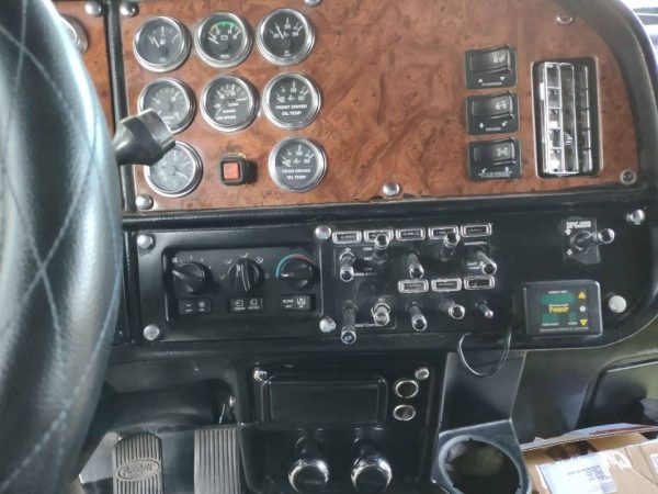 2001 Peterbilt 379 flattop - Image 10