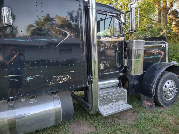 2001 Peterbilt 379 flattop - Image 2