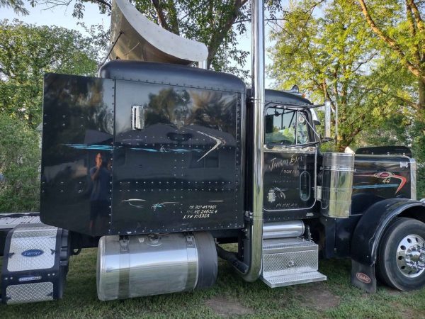 2001 Peterbilt 379 flattop - Image 3