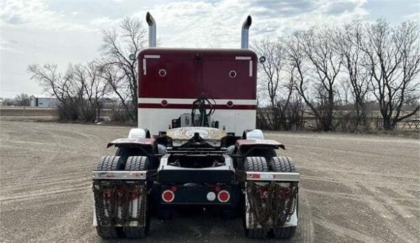 2020 PETERBILT 389 - Image 4