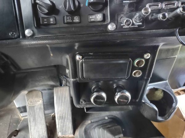 2001 Peterbilt 379 flattop - Image 7