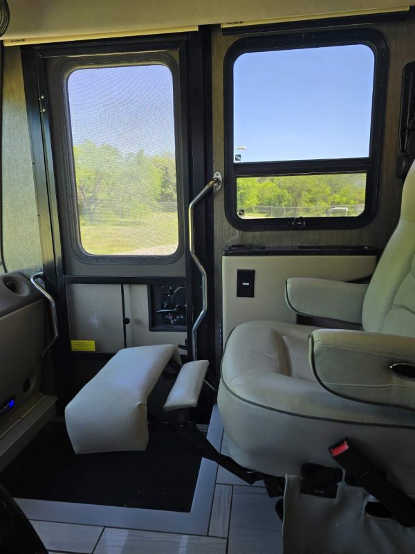 2018 forest river burkshire xlt - Image 13