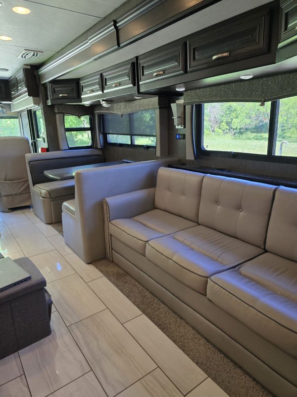 2018 forest river burkshire xlt - Image 19