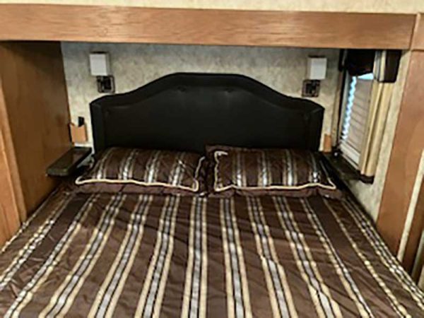 2004 Ford F-450 and 2012 Keystone Montana 3400RL Hickory Edition - Image 13