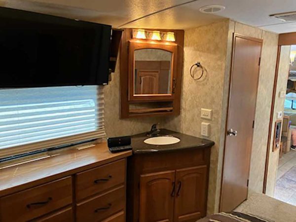 2004 Ford F-450 and 2012 Keystone Montana 3400RL Hickory Edition - Image 14