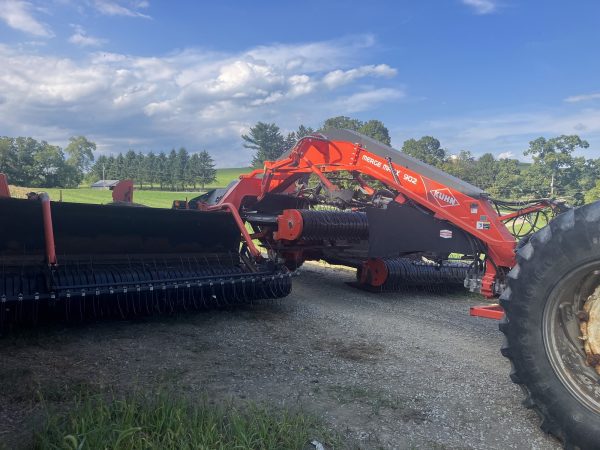 2015 Kuhn MM 902 Triple Merger - Image 2