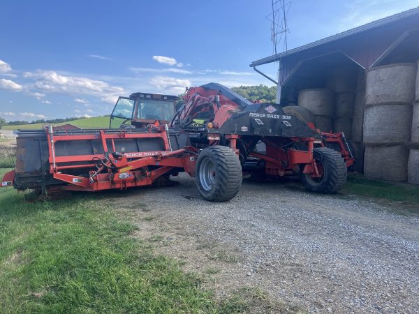 2015 Kuhn MM 902 Triple Merger - Image 3