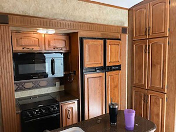 2004 Ford F-450 and 2012 Keystone Montana 3400RL Hickory Edition - Image 6
