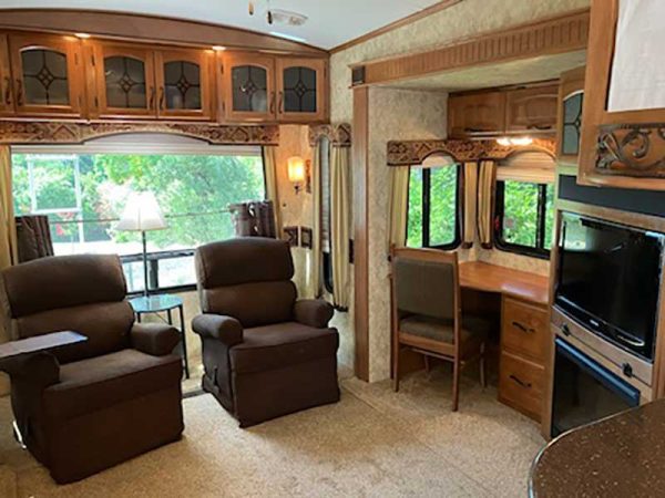 2004 Ford F-450 and 2012 Keystone Montana 3400RL Hickory Edition - Image 8