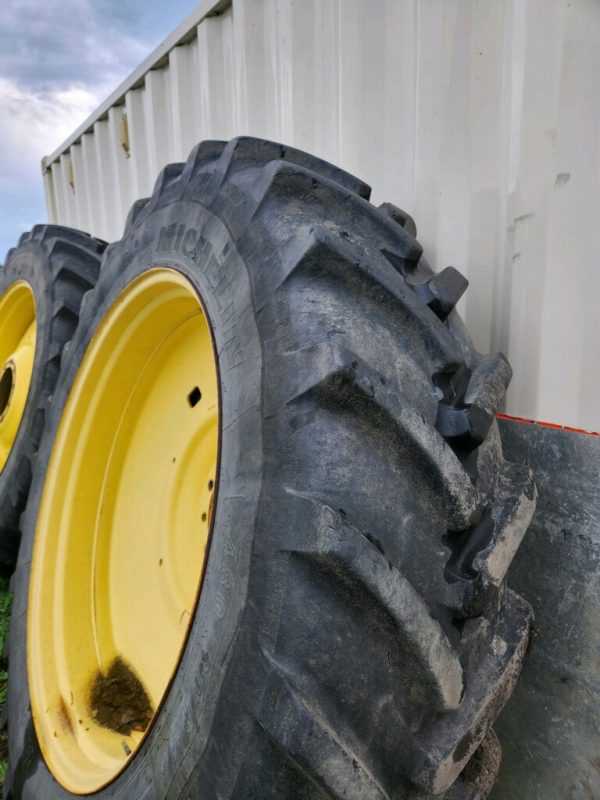2009 John Deere 8230 - Image 16