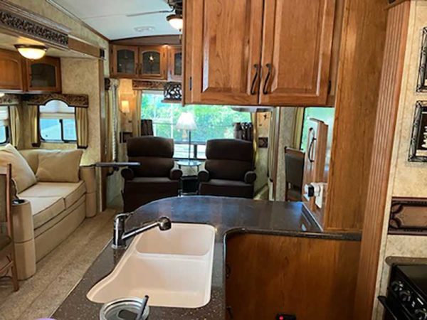 2004 Ford F-450 and 2012 Keystone Montana 3400RL Hickory Edition - Image 9