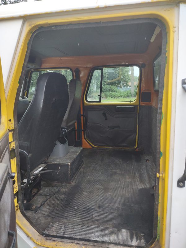 2001 International 4700 - Image 4
