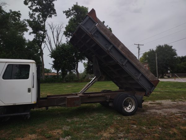 2001 International 4700 - Image 6