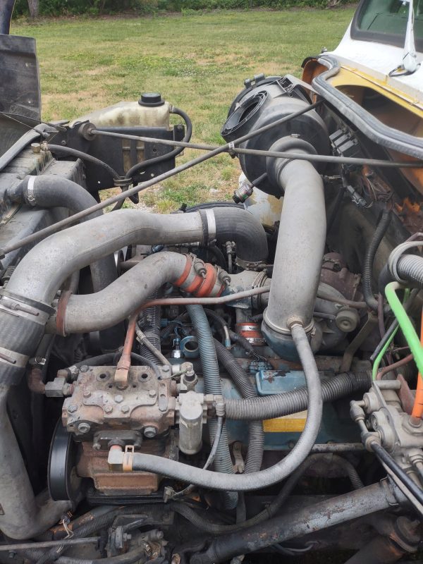 2001 International 4700 - Image 11